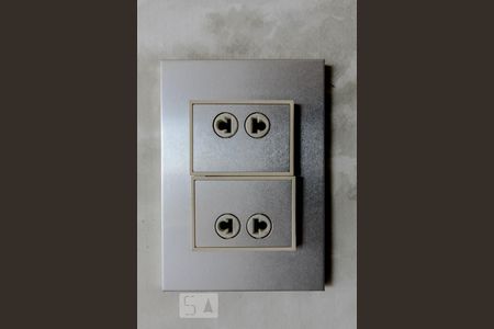 Apartamento à venda com 340m², 3 quartos e 4 vagasTomadas em padrão antigo