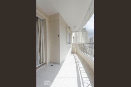 Apartamento para alugar com 86m², 3 quartos e sem vagaSacada