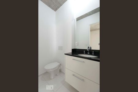 Banheiro de kitnet/studio para alugar com 1 quarto, 32m² em Santo Amaro, São Paulo