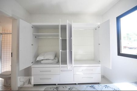 armário da suíte de apartamento para alugar com 1 quarto, 37m² em Vila Suzana, São Paulo
