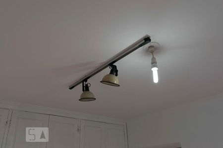 Apartamento para alugar com 172m², 4 quartos e 2 vagasQuarto 2 (Lustres)