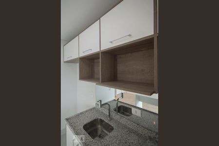 Detalhe Cozinha de apartamento para alugar com 1 quarto, 43m² em Jardim Aeroporto, São Paulo