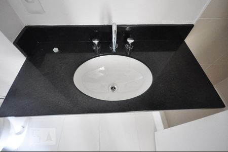detalhe do banheiro de kitnet/studio para alugar com 1 quarto, 32m² em Santo Amaro, São Paulo