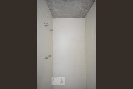 detalhe do banheiro de kitnet/studio para alugar com 1 quarto, 32m² em Santo Amaro, São Paulo