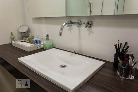 Apartamento à venda com 172m², 2 quartos e 1 vaga Apartamento à venda com 172m², 2 quartos e 1 vagaBanheiro da suíte 2
