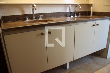 Apartamento à venda com 184m², 4 quartos e 3 vagasBanheiro da Suíte 3