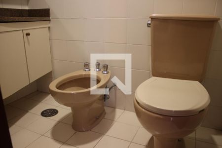 Apartamento à venda com 184m², 4 quartos e 3 vagasBanheiro da Suíte 1