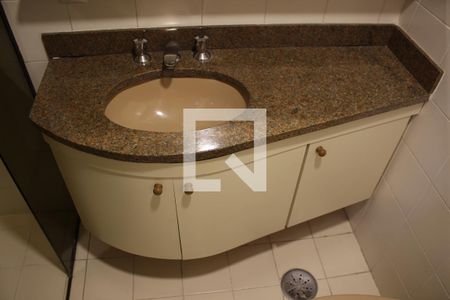 Apartamento à venda com 184m², 4 quartos e 3 vagasBanheiro da Suíte 1