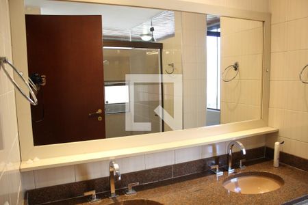 Apartamento à venda com 184m², 4 quartos e 3 vagasBanheiro da Suíte 3