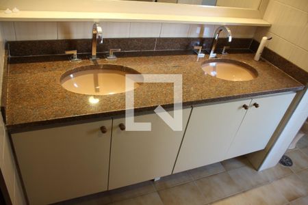 Apartamento à venda com 184m², 4 quartos e 3 vagasBanheiro da Suíte 3