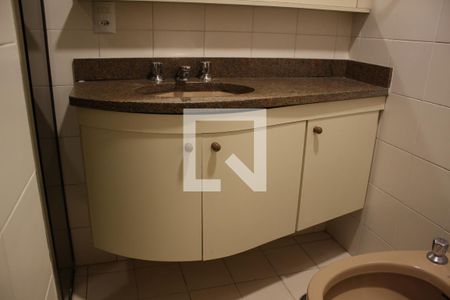 Apartamento à venda com 184m², 4 quartos e 3 vagasBanheiro da Suíte 1