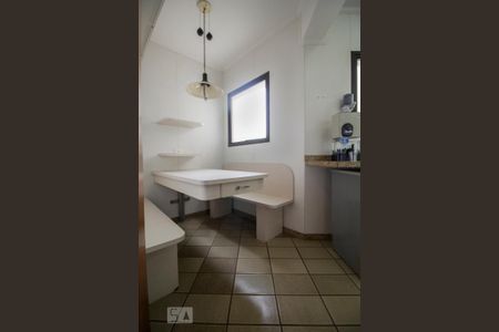 Apartamento para alugar com 168m², 3 quartos e 2 vagas Apartamento para alugar com 168m², 3 quartos e 2 vagasCozinha