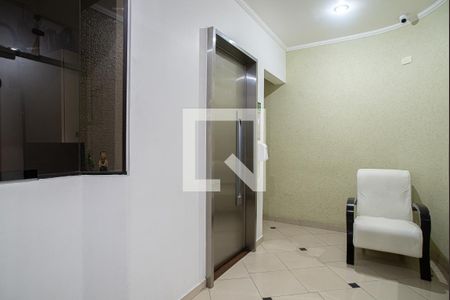 Apartamento para alugar com 116m², 3 quartos e 1 vaga Apartamento para alugar com 116m², 3 quartos e 1 vagaÁrea comum - Hall Social/Elevador