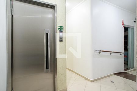 Apartamento para alugar com 116m², 3 quartos e 1 vaga Apartamento para alugar com 116m², 3 quartos e 1 vagaÁrea comum - Hall Social/Elevador