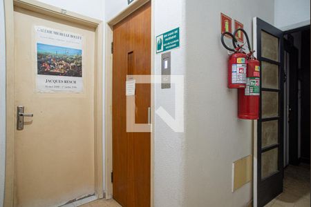 Apartamento para alugar com 116m², 3 quartos e 1 vaga Apartamento para alugar com 116m², 3 quartos e 1 vagaÁrea comum - Entrada de serviço do apartamento