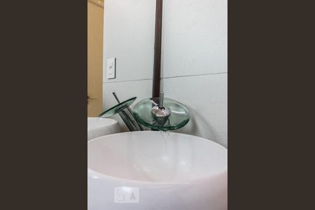 Banheiro de apartamento à venda com 2 quartos, 46m² em Vila Homero Thon, Santo André