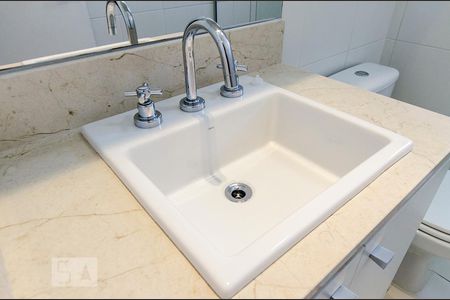 Detalhe do banheiro de apartamento para alugar com 2 quartos, 57m² em Barra Funda, São Paulo