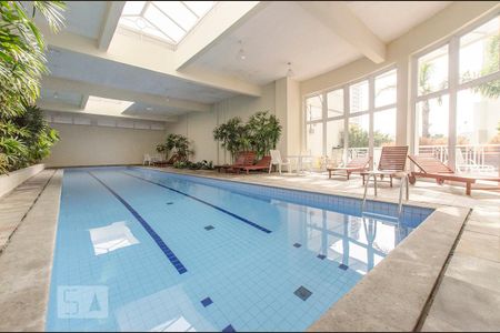 Piscina coberta de apartamento para alugar com 3 quartos, 67m² em Barra Funda, São Paulo