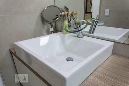 Banheiro de apartamento para alugar com 1 quarto, 40m² em Nova Piraju, São Paulo
