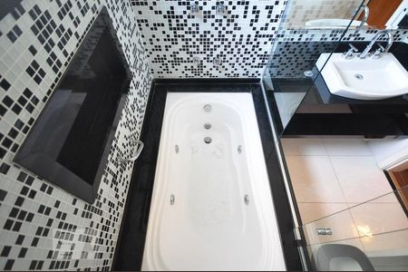 Casa à venda com 144m², 4 quartos e 2 vagasdetalhe do banheiro suíte 2