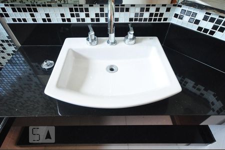 Casa à venda com 144m², 4 quartos e 2 vagasdetalhe do banheiro suíte 2