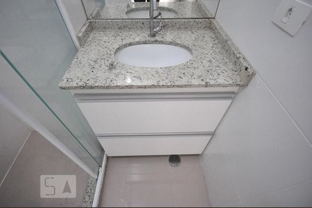 detalhe do banheiro de kitnet/studio para alugar com 1 quarto, 32m² em Jardim Ampliação, São Paulo