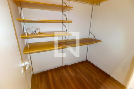 Apartamento à venda com 140m², 3 quartos e 3 vagasCloset da suíte 2