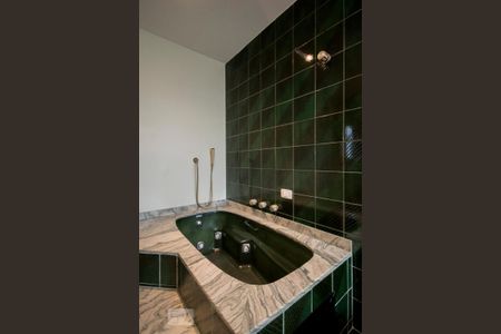 Apartamento à venda com 209m², 4 quartos e 3 vagasDetalhe Banheiro