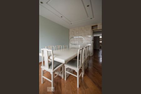 Apartamento à venda com 209m², 4 quartos e 3 vagas Apartamento à venda com 209m², 4 quartos e 3 vagasSala de Jantar