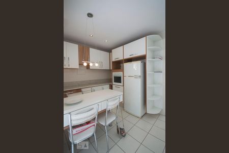 Apartamento à venda com 97m², 3 quartos e 2 vagas Apartamento à venda com 97m², 3 quartos e 2 vagasCozinha