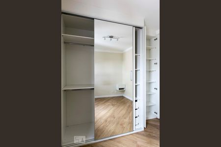 Apartamento à venda com 75m², 3 quartos e 2 vagasQuarto 3 - Suíte (Armários)