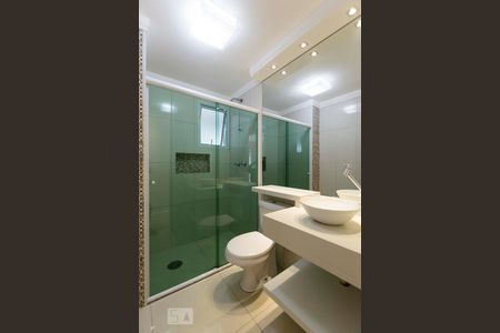 Banheiro social de apartamento à venda com 3 quartos, 75m² em Vila Augusta, Guarulhos