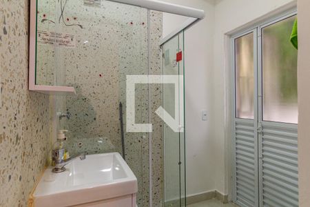 Banheiro de apartamento à venda com 1 quarto, 28m² em Santa Efigênia, São Paulo