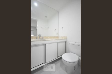 banheiro suíte  de apartamento para alugar com 1 quarto, 47m² em Jardim Leonor, São Paulo