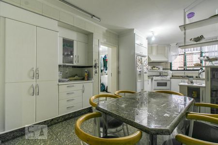 Apartamento para alugar com 300m², 4 quartos e 3 vagasCozinha
