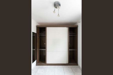 Apartamento à venda com 74m², 3 quartos e 2 vagasQuarto 3 - Suíte (Armários)