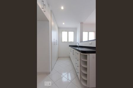 Cozinha de apartamento à venda com 1 quarto, 44m² em Vila Pompéia, São Paulo