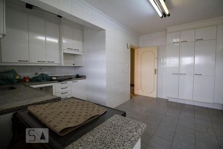 Apartamento à venda com 180m², 3 quartos e 2 vagas Apartamento à venda com 180m², 3 quartos e 2 vagasCozinha