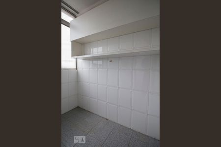 Apartamento à venda com 180m², 3 quartos e 2 vagas Apartamento à venda com 180m², 3 quartos e 2 vagasQuarto de serviço