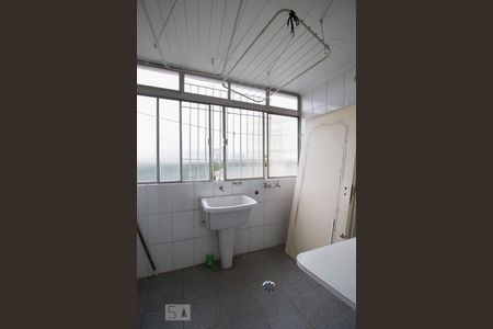 Apartamento à venda com 180m², 3 quartos e 2 vagas Apartamento à venda com 180m², 3 quartos e 2 vagasLavanderia