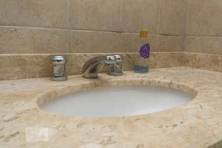 Apartamento para alugar com 63m², 2 quartos e 1 vagaDetalhe do banheiro