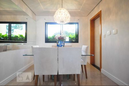 Apartamento à venda com 170m², 3 quartos e 4 vagasmesa de jantar