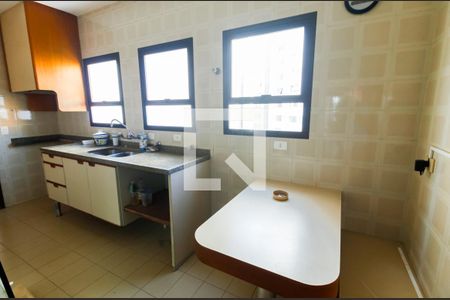 Apartamento à venda com 175m², 3 quartos e 4 vagasCozinha - Armários