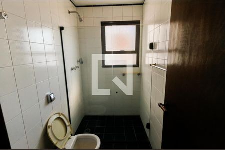 Apartamento à venda com 175m², 3 quartos e 4 vagasBanheiro da Suíte 2