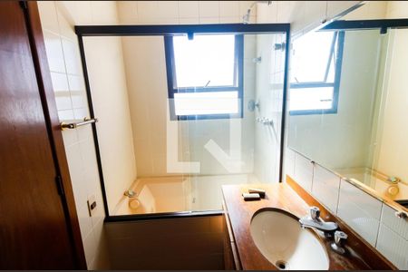 Apartamento à venda com 175m², 3 quartos e 4 vagasBanheiro da Suíte 3