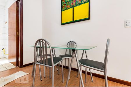 Apartamento para alugar com 80m², 3 quartos e 1 vaga Apartamento para alugar com 80m², 3 quartos e 1 vagaSala