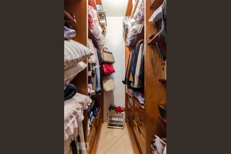 Apartamento à venda com 105m², 3 quartos e 1 vaga Apartamento à venda com 105m², 3 quartos e 1 vagaCloset da suíte