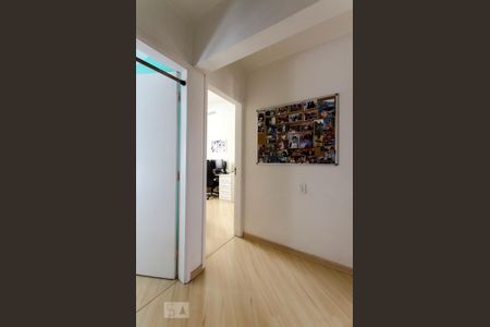 Corredor de apartamento à venda com 3 quartos, 105m² em Vila Ipojuca, São Paulo