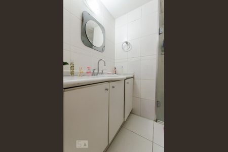 Banheiro de apartamento à venda com 3 quartos, 105m² em Vila Ipojuca, São Paulo