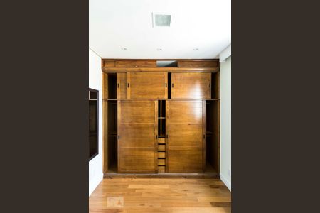 Apartamento à venda com 55m², 2 quartos e 2 vagasQuarto 2 - Suíte (Armários)